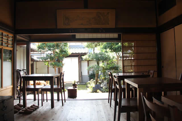 写真:古民家でランチ