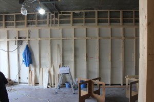 一面がホワイトボードになる予定